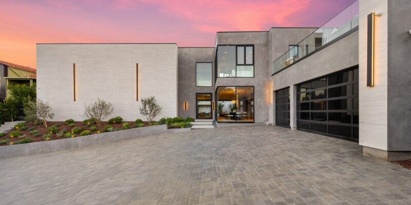 Modern house with a spacious driveway
